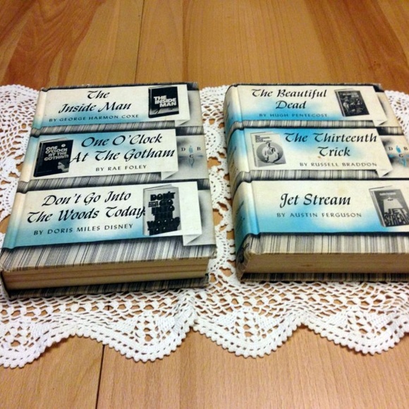 Vintage blue decor, Readers Digest Detective - Picture 2 of 8